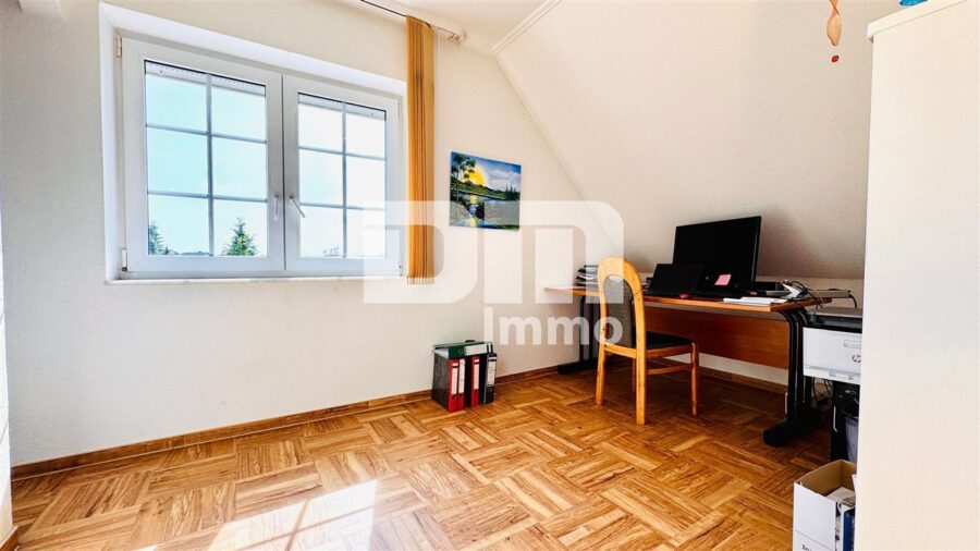 Hochklassiges Einfamilienhaus mit Einliegerwohnung in Bestlage auf großem Traumgrundstück - OG / DG Gästezimmer / Büro